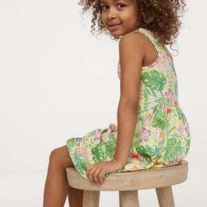 H&M Girls Floral Patterned Sleeveless Dress. 